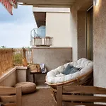Impressive Beachfront Daire