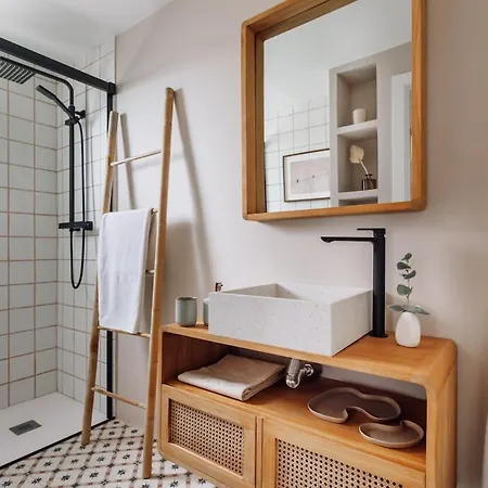 Impressive Beachfront Διαμέρισμα *